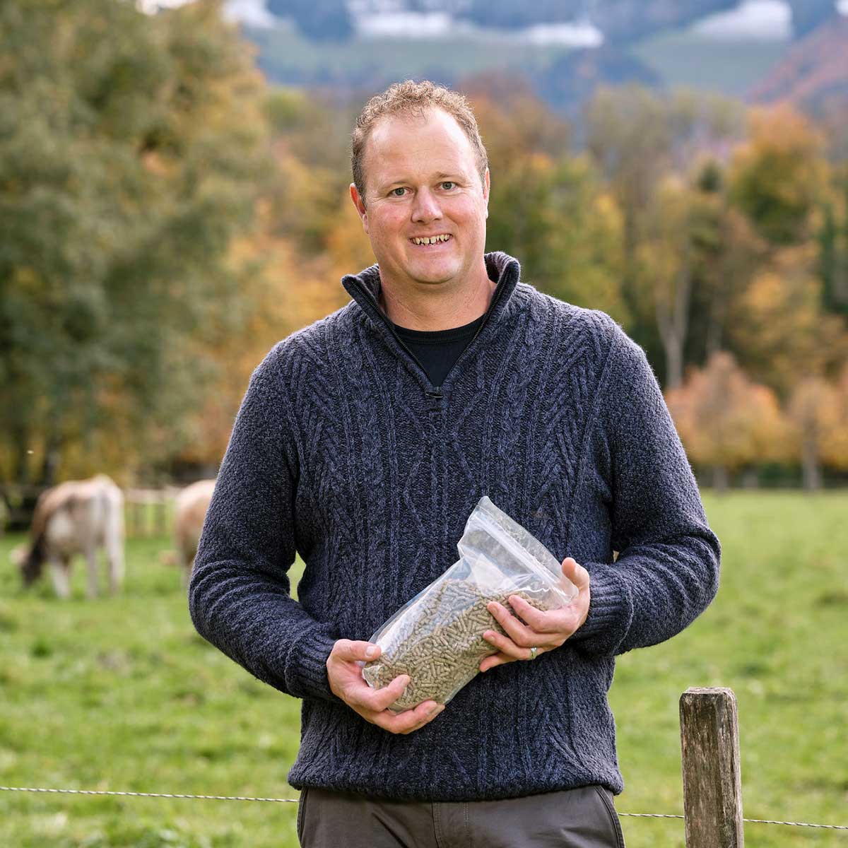 Produktion von Strohpellets im Berner Oberland